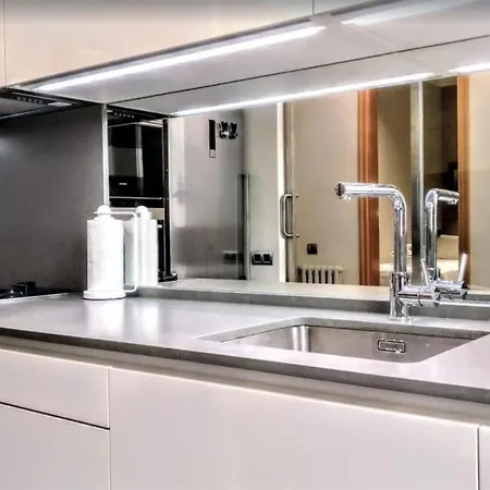 Just Been Renovated ***** Nocleg ze śniadaniem